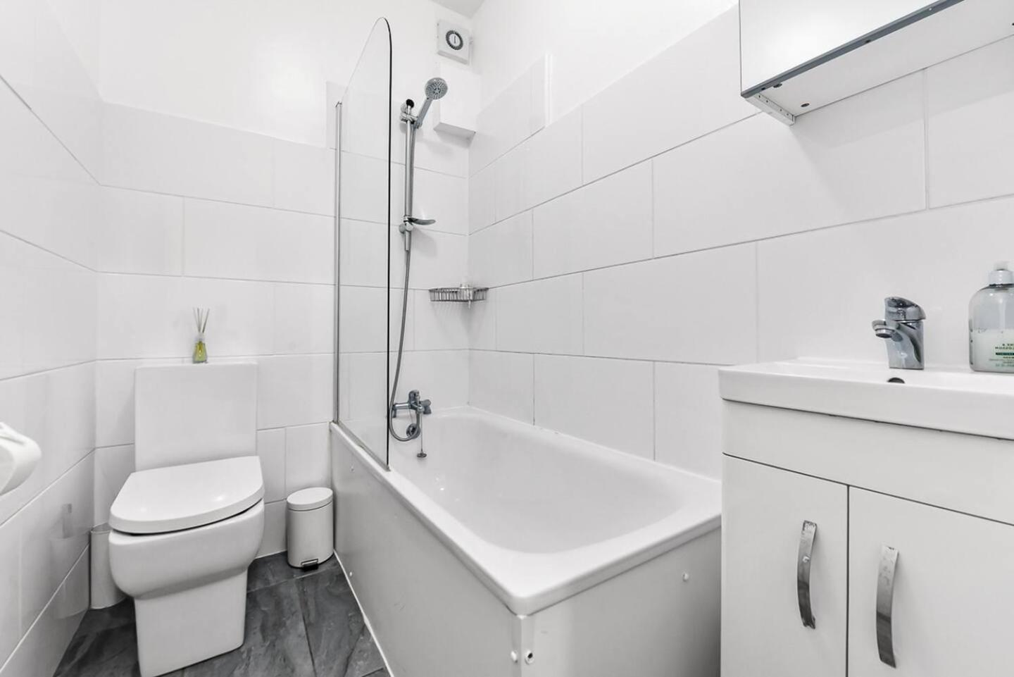 2 Bed Apartment- Finsbury Park Station B Londyn Zewnętrze zdjęcie